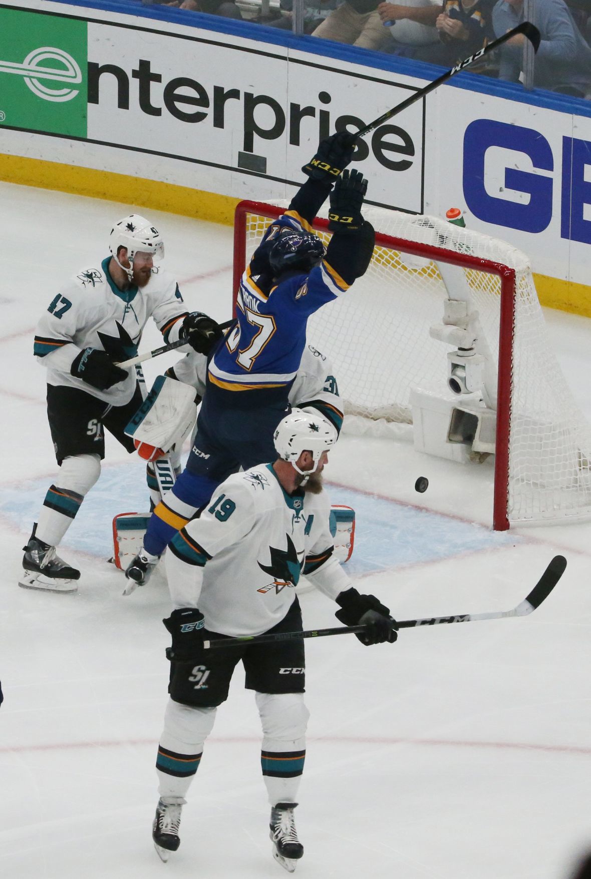 Blues and Sharks break into match 6 in the semi-finals